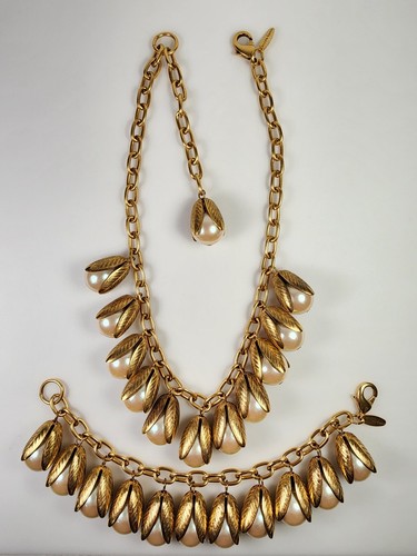 Iconic Lenora Dame Faux Pearl and Gold Tone Statement Necklace Bracelet Set