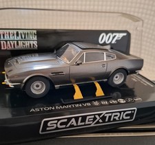 Scalextric C4239 Aston Martin V8 James Bond "Living Daylight" 1:32