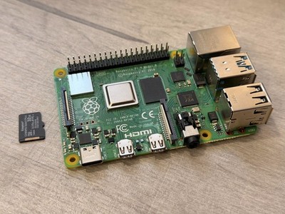 Raspberry Pi 4 Model B - 4GB RAM - 32GB MicroSD