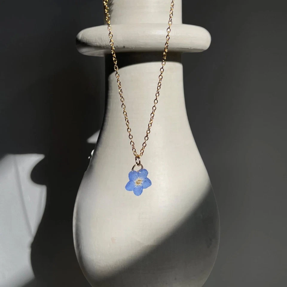 Collar Minimalista Real Azul Pequeño No Me Olvíes Flor Dije, Regalo Conmemorativo Foto 4 de 4