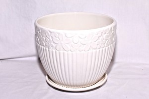 New 8 5 White Ribbed Daisy Flowers Ceramic Planter Plant Pot Saucer Ebay