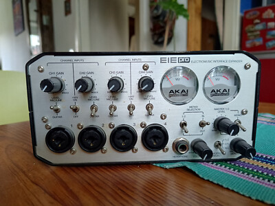  Akai Professional EIE Pro 24-Bit  3 Ports USB DAW Midi    Kaum Gebraucht !!