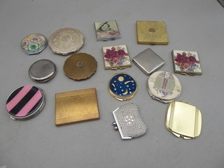 Job Lot of Vintage Ladies Powder / Mirror Compacts Stratton Etc Used