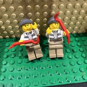 LEGO  - City - Set 60069 - Swamp Police Crook Male  (cty0515) set of two