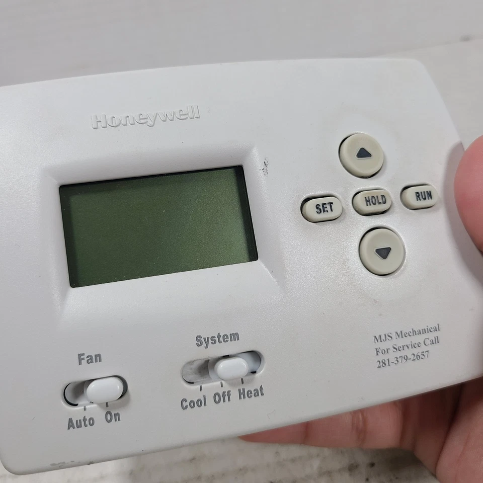 Honeywell Pro 4000 5 2 Day Programmable Thermostat TH4110D1007 - Image 2 of 4