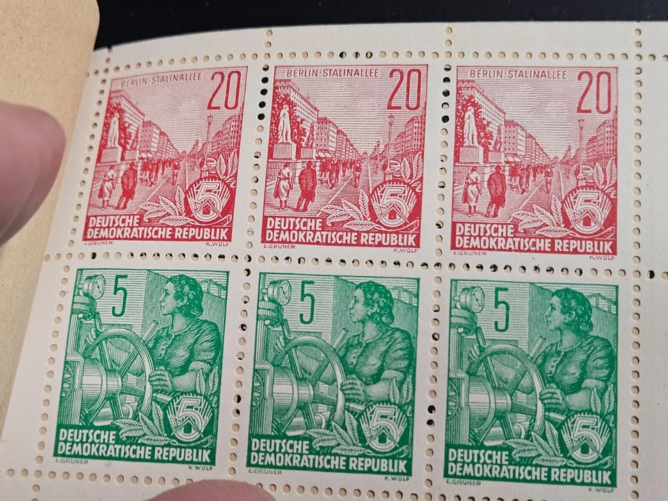 Germany DDR Stamp Sc330a, 330b, 331a, 3 panes booklet, VF MNH CV$95.00(504W98) - Image 3 of 4
