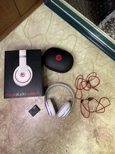 Beats Studio 2 wireless White Red Over The Ear Headphones bluetooth beats by dre
