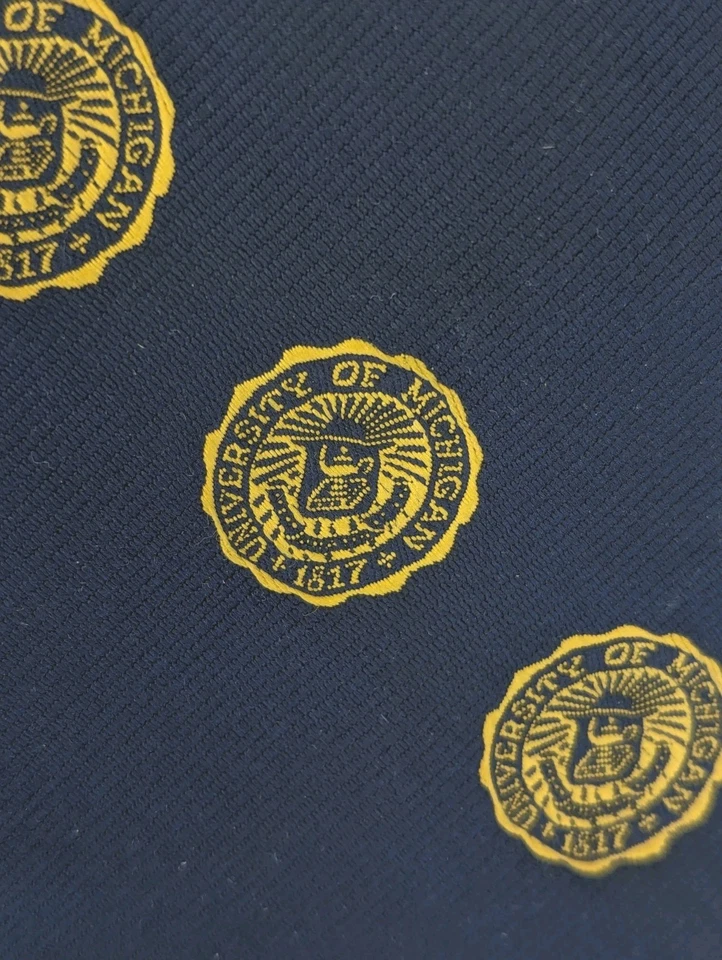 Винтажный галстук на пуговицах 60/70-е Univ of Michigan Seal Prince Consort синий темно-синий 33⁄4" - Изображение 2 из 4