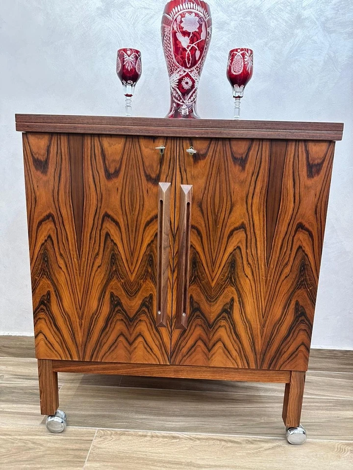 Torbjørn Afdal para Bruksbo Noruega - Armario de bar abatible en palisandro años 60 Foto 2 de 4