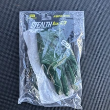 NEW Grip Boost Stealth 6.0 Boost Football Gloves in green Youth Medium. B1