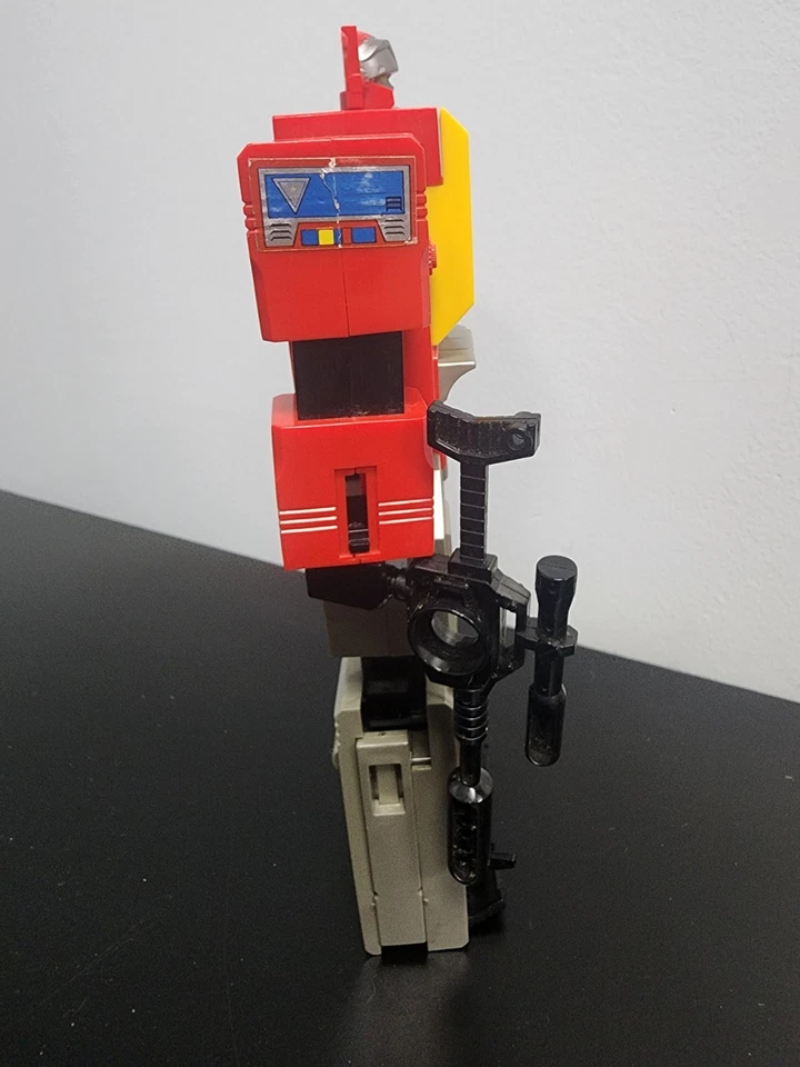 Transformers Blaster Complete 1984 Vintage G1 Boombox Action Figure with Weapon - Image 4 of 4