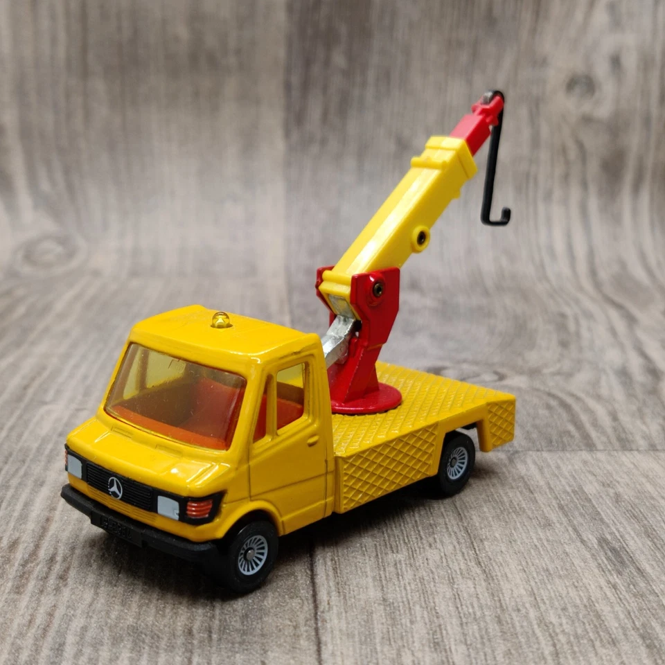 COCHE SIKU MERCEDES 208 1622 AMARILLO 1:55 - Imagen 2 de 4