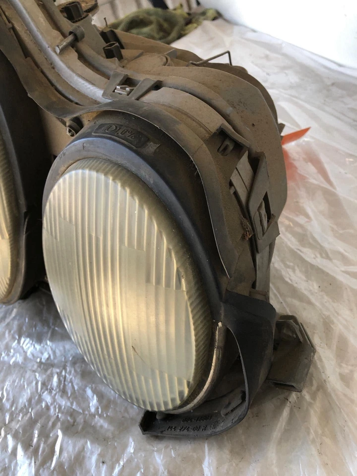 Faro delantero derecho pasajero derecho OEM MERCEDES BENZ CLASE E E300TD 1996-1999 Foto 2 de 4