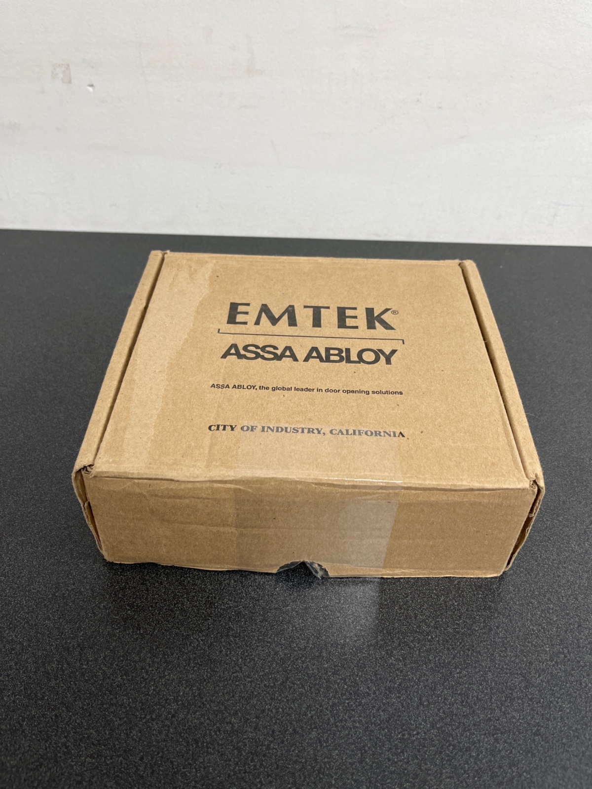 Emtek Hercules Privacy Door Leverset in Modern Brass - C520HECUS15-image