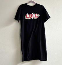 Uniqlo UT Disney Minnie Mouse "LOVE" Minnie Bow Black Graphic T-Shirt girls