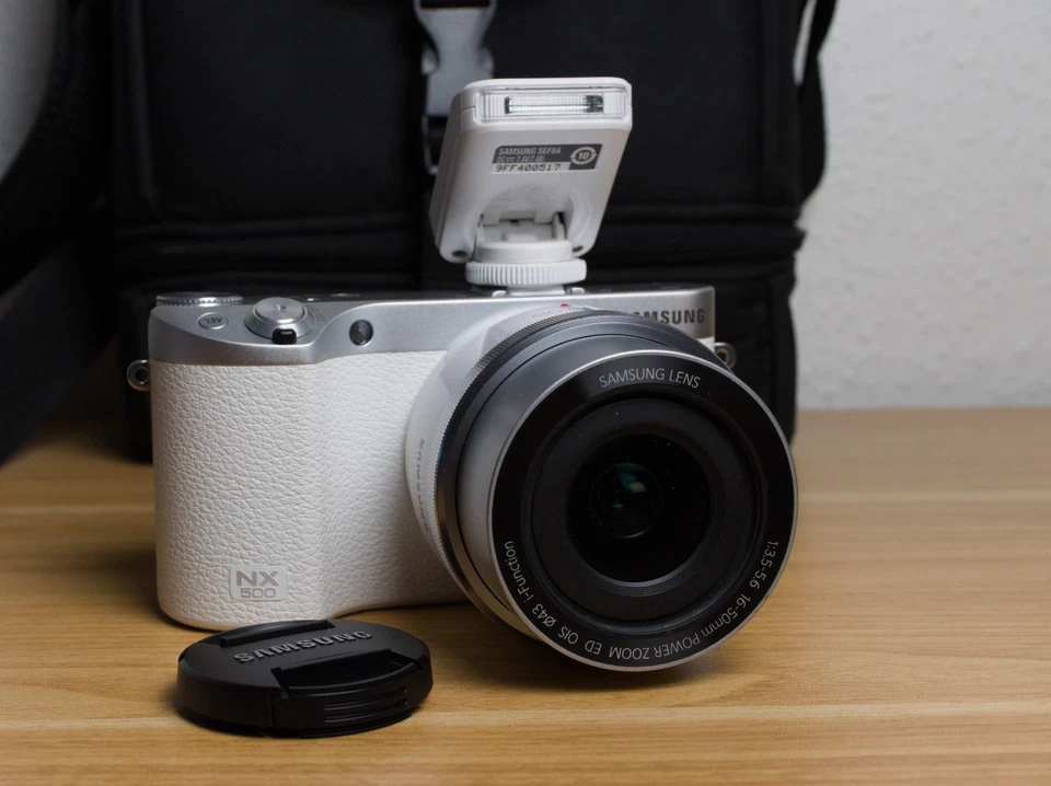 Samsung NX500 28.2 MP Weiß Systemkamera mit 16-50 OIS (weniger 700 Auslösungen) - Bild 2 von 4