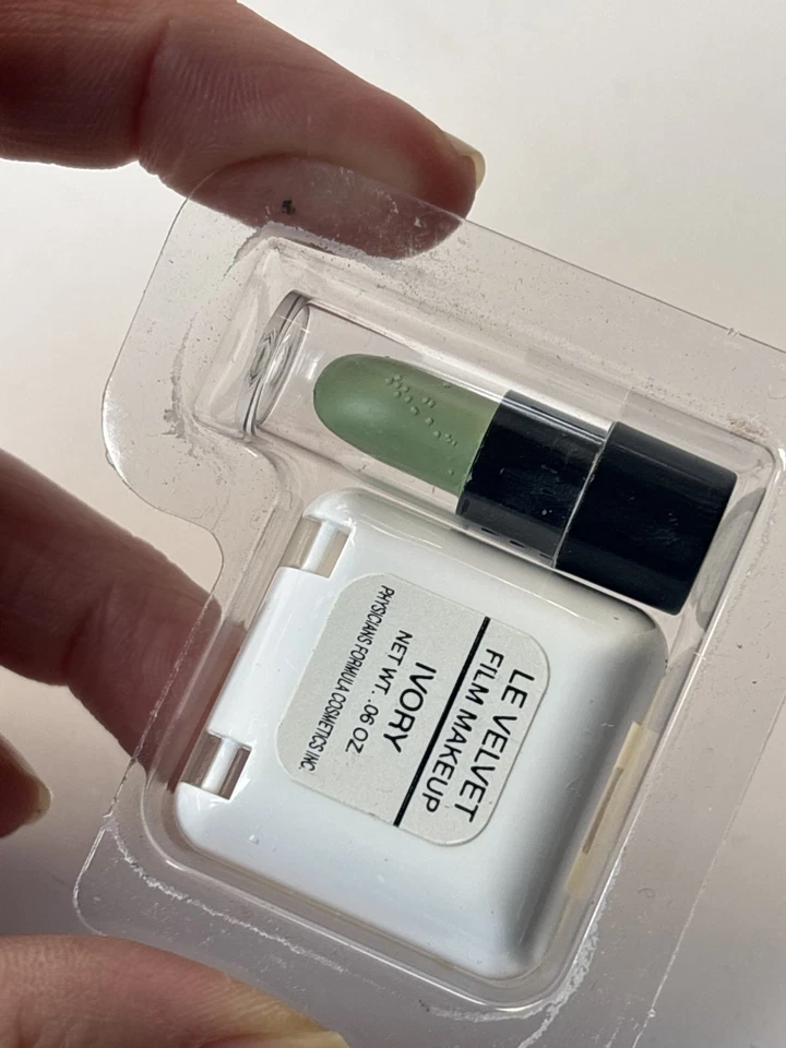 MINI Travel Physicians Formula Le Velvet Film Makeup Green Gentle Cover Conceale - Image 3 of 3