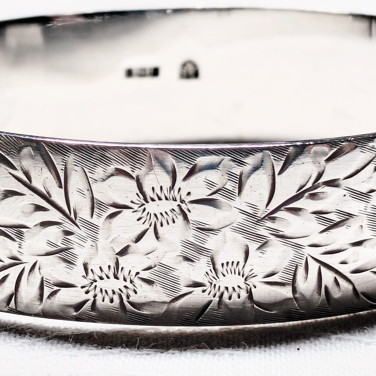 Heavy Vintage Solid Sterling Silver Hinged Engrav… - image 2