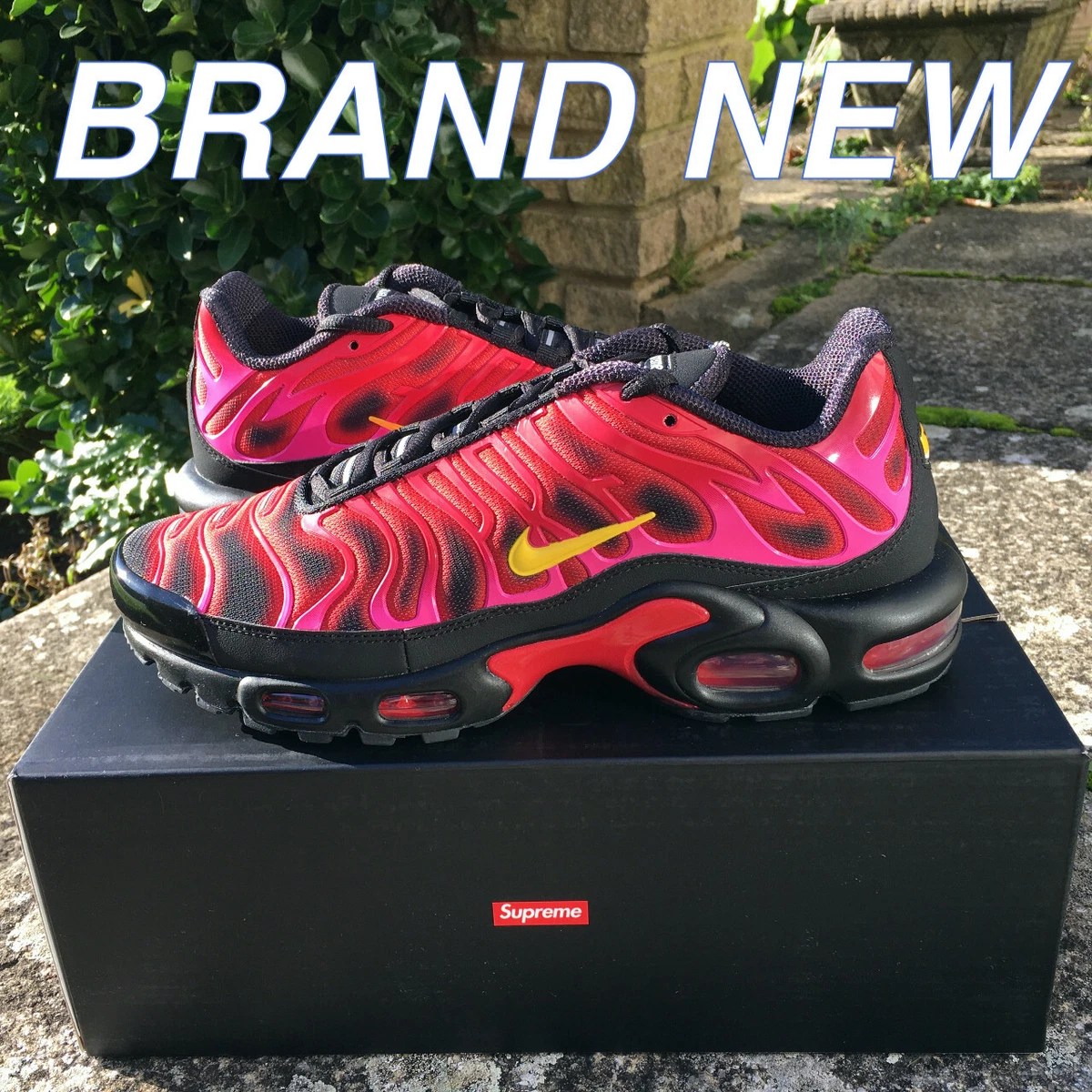 Nike Air Max Plus TN x Supreme Black Fire Pink DA1472-600