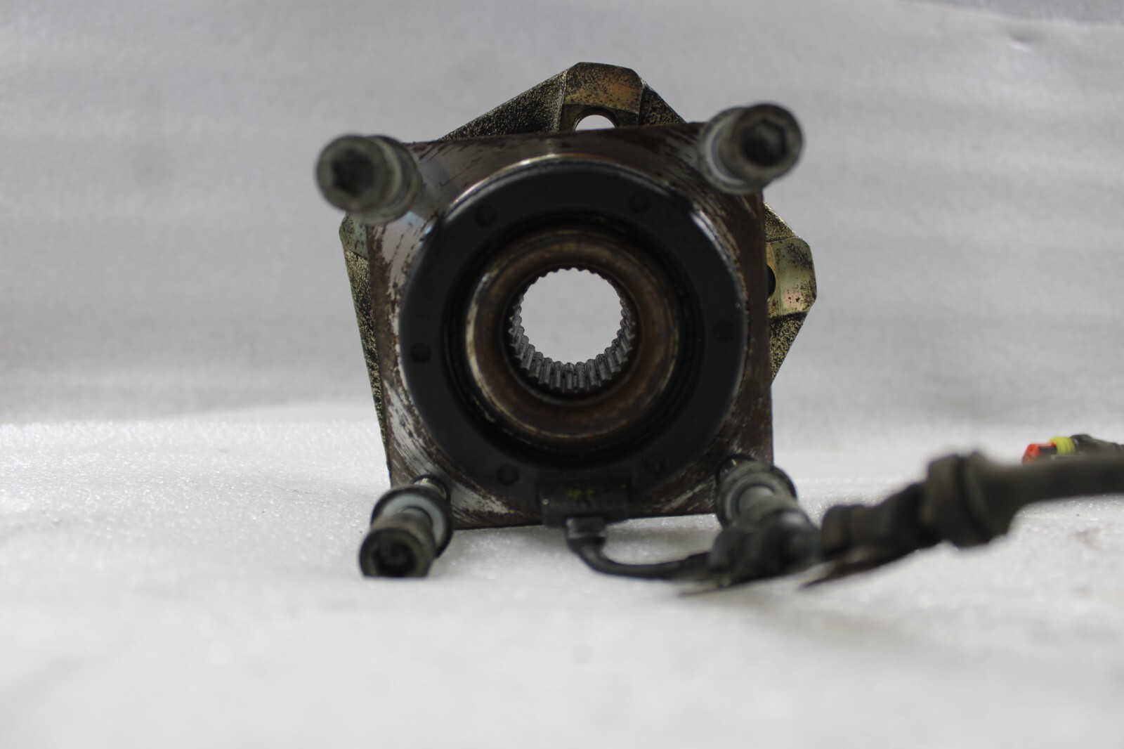 Maserati M128, Coupe, Spyder, Front Wheel Hub, Used, P/N 197064