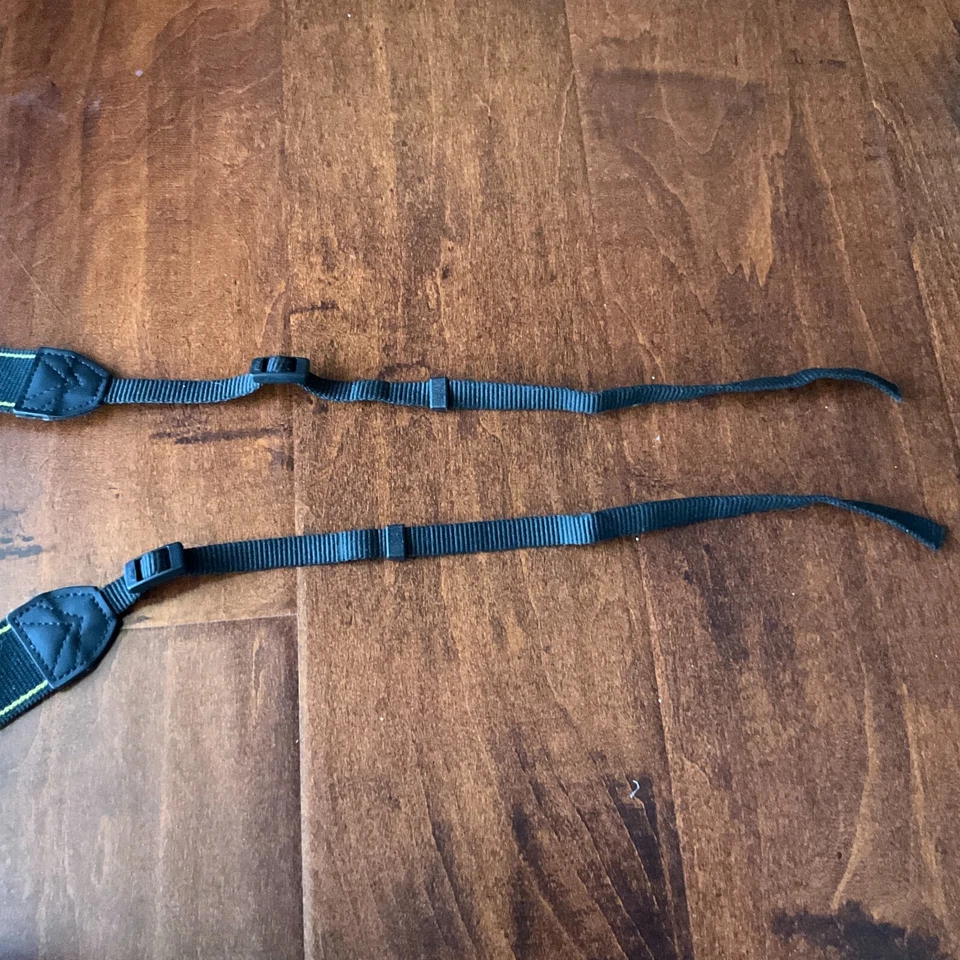 Correa de cámara Nikon vintage con logotipo amarillo + rayas - excelente estado Foto 3 de 4