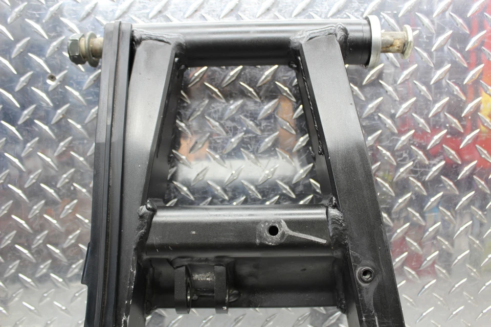 Yamaha FZ6S 2006 basculante trasero brazo de suspensión 5Vx-22110-20-00 Foto 2 de 4