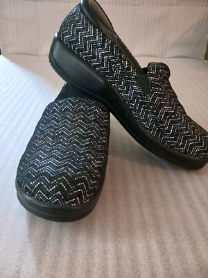 Algeria By PG Lite Black Metallic Zig Zag. Size 8.