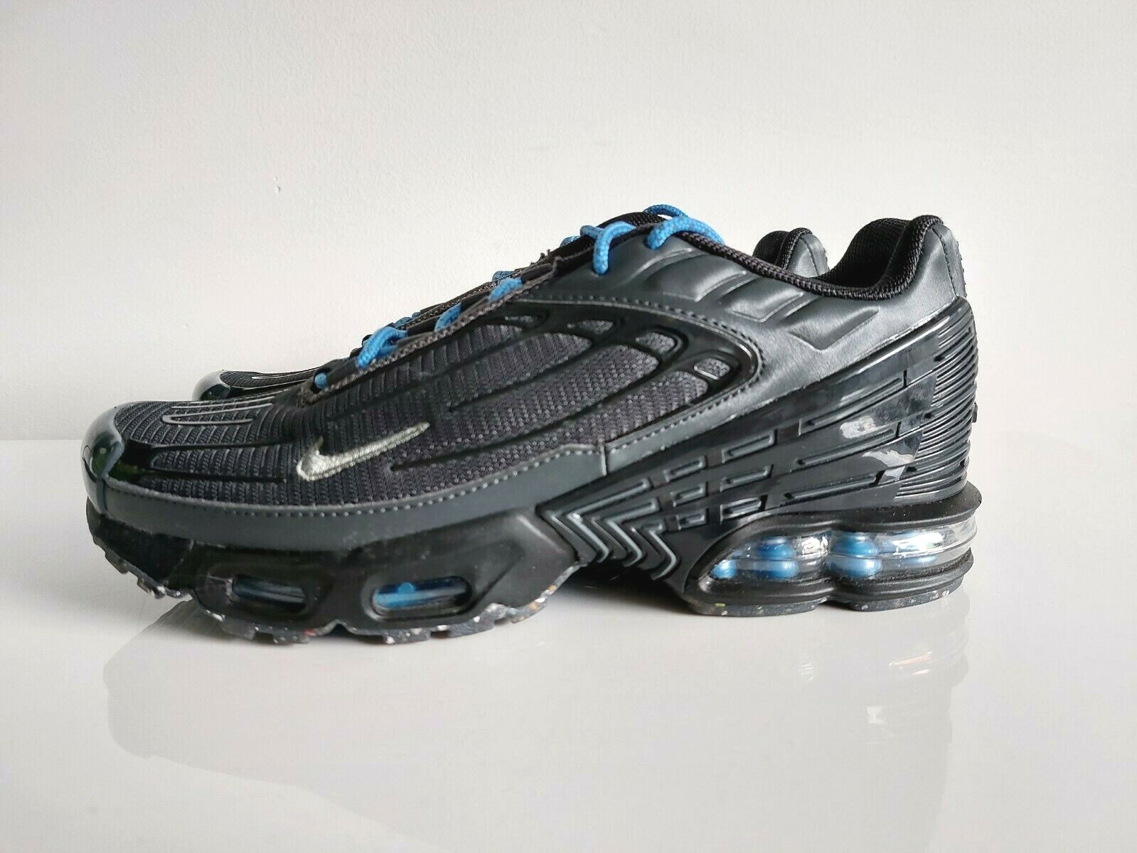 DH3984-001 Mens Shoes 