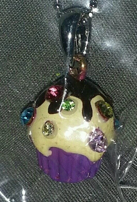  CUPCAKE NECKLACE  BIRTHDAY  CRYSTAL  - Party Fun Girls ladies  - Image 3 of 4