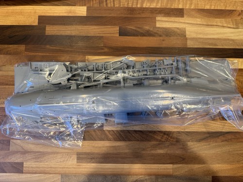 Revell 05121 USS Hornet CVS-12 Apollo 11 Recovery Vessel Kit 1/530 - Picture 3 of 4