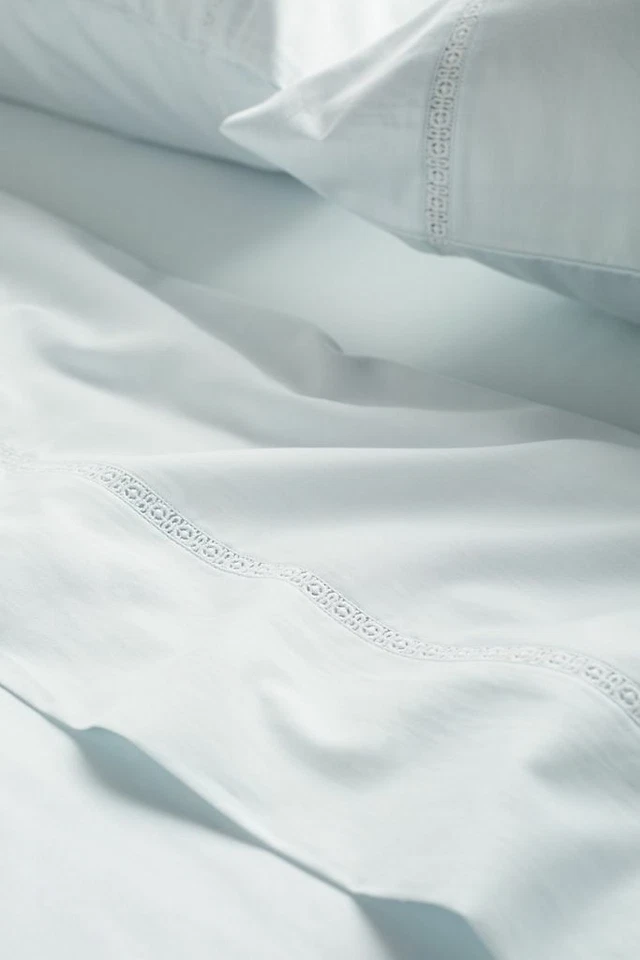 Nuevo juego de sábanas de satén Anthropologie doble precio de venta sugerido por el fabricante: $158 Foto 3 de 3