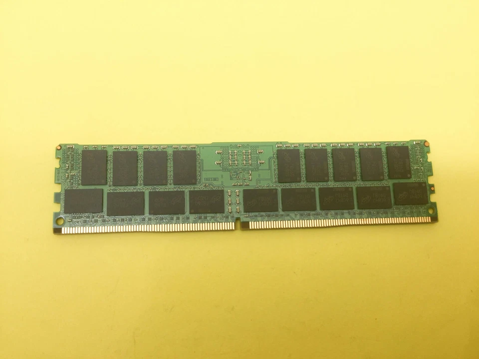 MTA36ASF4G72PZ-2G3B1 Micron 32GB (1x32GB) 2RX4 PC4-2400T DDR4 Server Memory - Image 3 of 4