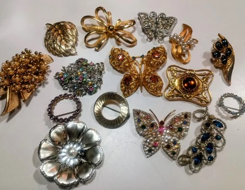 Vintage Costume Jewelry Brooch Lot  Gold Tone, Rhinestones, Floral Leafs B-flies