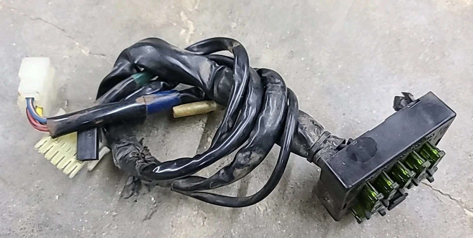 1986 Honda Shadow VT1100C Fuse Plate Assembly 38200-MG8-005 - Image 2 of 3