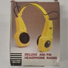 Vintage Delux Electro Brand Electro 222 AM/FM Headphone Radio Yellow/Black