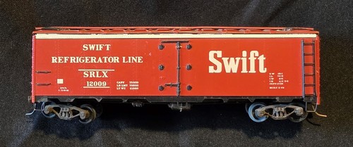 Refrigerador Athearn SWIFT Line Reefer SRLX 12009 CAMIONES CON RESORTES BLT 2-49 RTR | Condition: Used