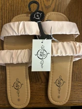 NEW, LADIES SOLE MATES PLEATED SANDALS, LIGHT PINK, SIZE 8