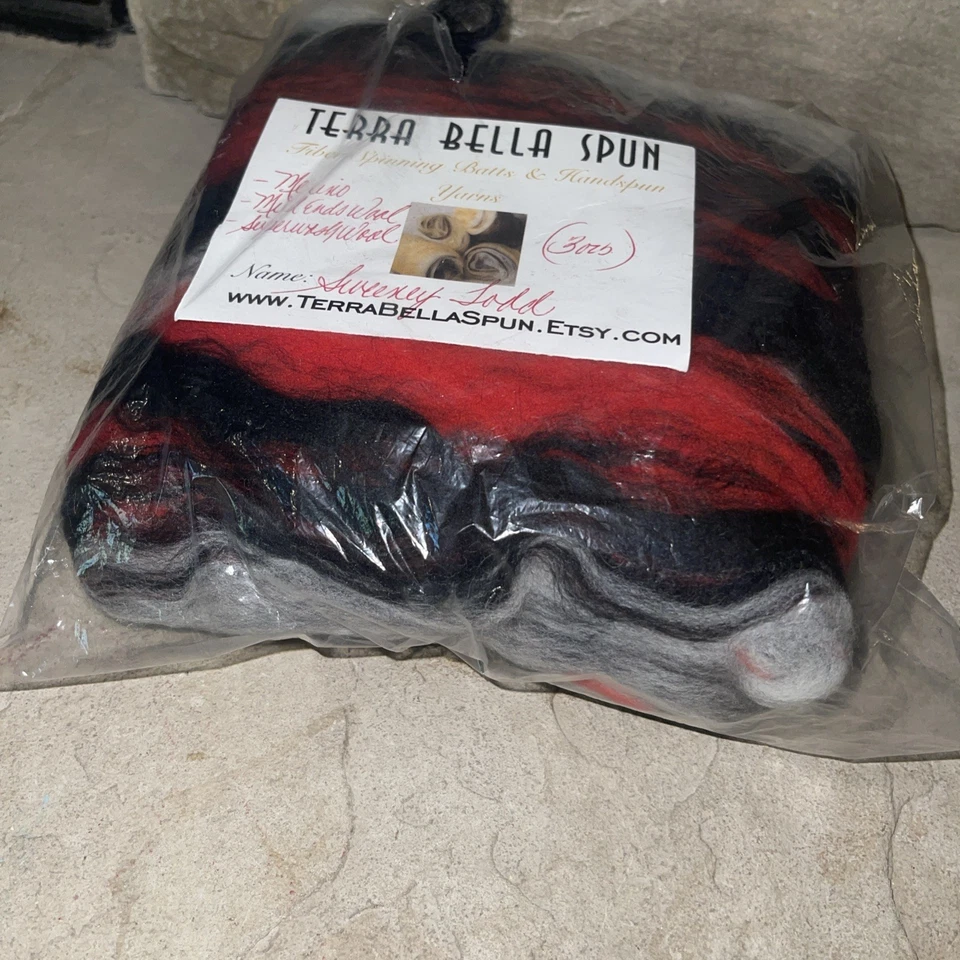 Terra Bella Spun Merino Wool Spinning Batt – Autumn Gold Red Black Gray 3 oz - Image 3 of 4