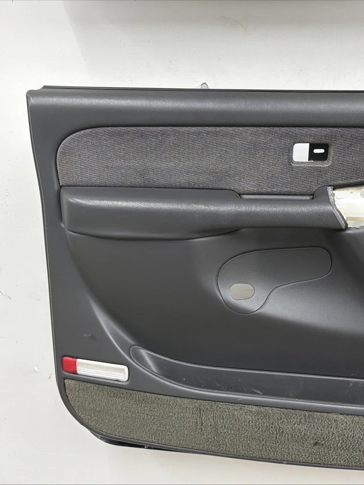 03-07 Chevy Silverado GMC Sierra Tahoe Yukon Pair Door Panels OEM Dk Pewter Read - Image 3 of 4