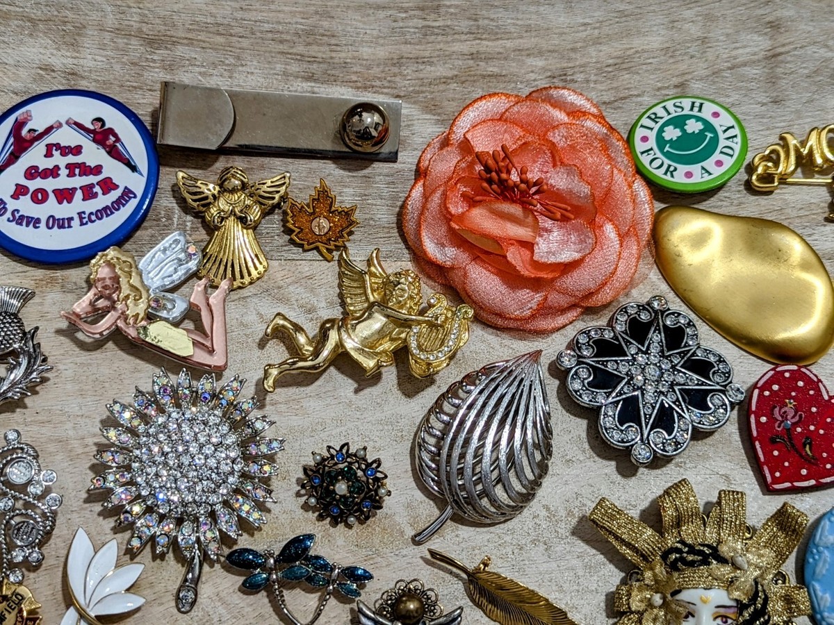 Vintage Lot Of 33 Vintage Brooches #V83 | eBay Vintage Lot Of 33 Vintage Brooches #V83 | eBay