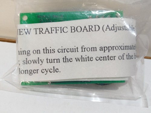 Unbranded traffic board red,yellow, green lights N-scale/ most scales