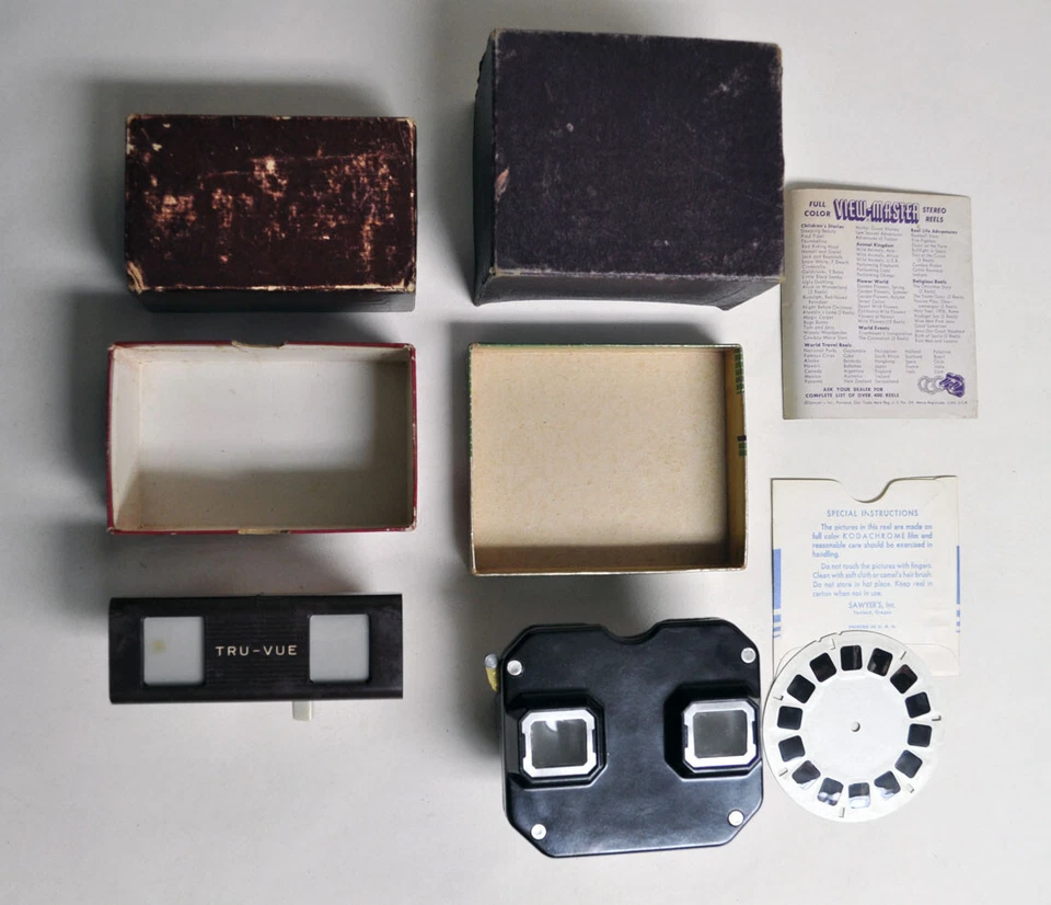 Vintage Sawyers View-Master Model C-3D Viewer and Tru-Vue Lot - Image 3 of 4