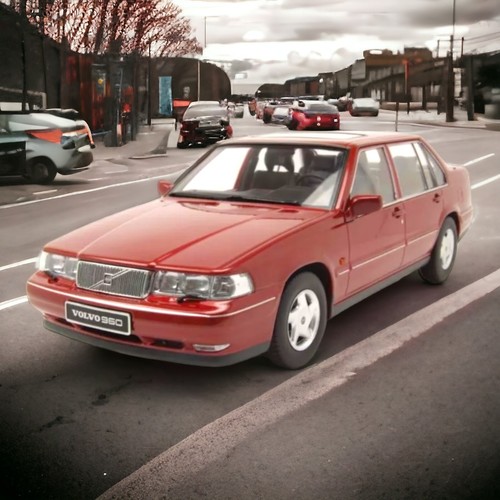 Voiture 1/18 Miniature Volvo 960 1996 Rouge Métallisé échelle 1:18 - Modèle Die-cast Par Triple9 Voiture Miniature 1/18