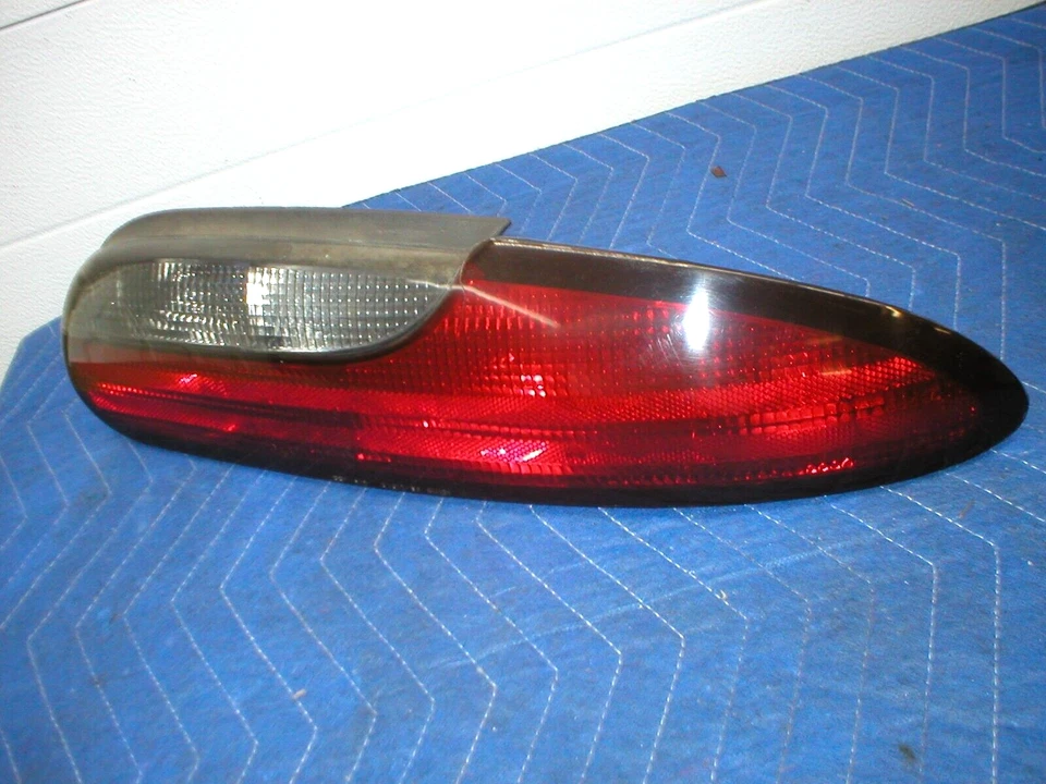 Luz trasera Chevrolet Camaro 1993-2002 lado del pasajero carcasa trasera original GM ORIGINAL Foto 4 de 4
