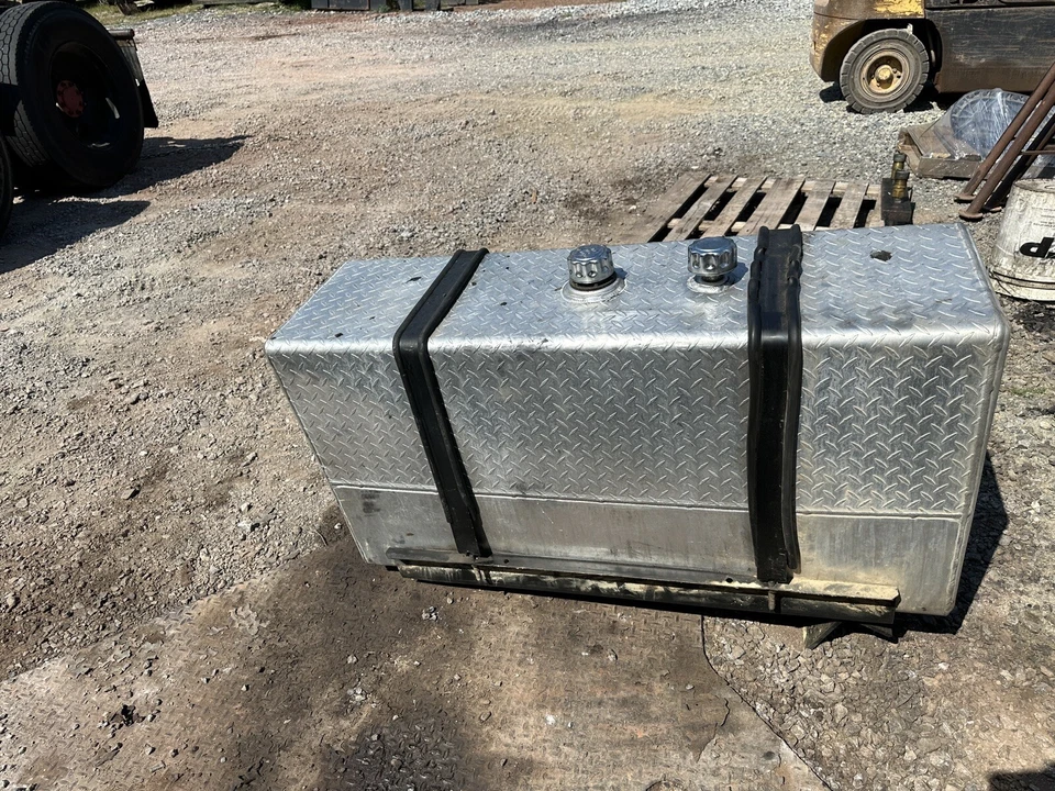 Replaces A4000 UNIVERSAL ALL 0 HYDRAULIC TANK 2447831 - Image 2 of 4