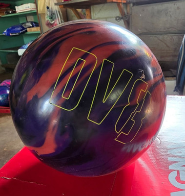 DV8 14 lb Heckler/Red/Black