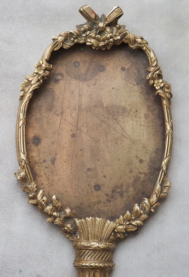 Ancien face à main en bronze ciselé doré à compléter avec miroir - Photo 3/4