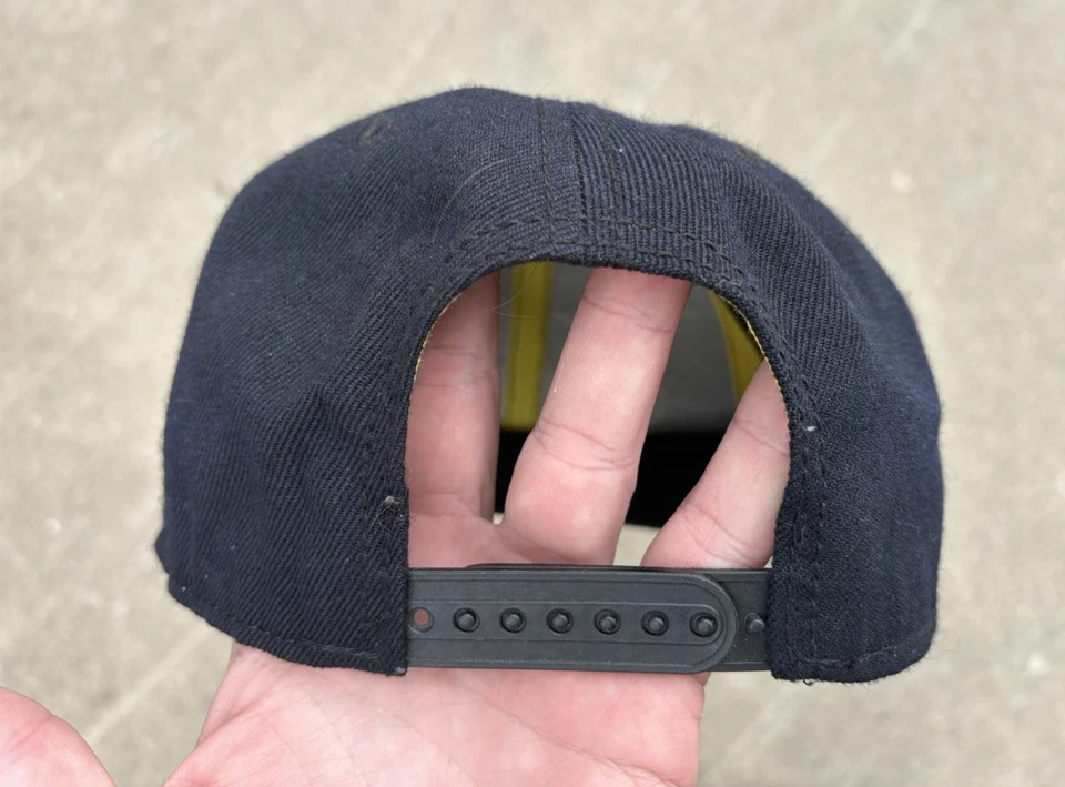 蝙蝠侠帽子平沿DC漫画全印黑色和黄色羊毛 — 第 4/4 张图片