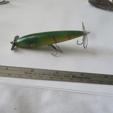 FISHING LURE  UNKNOWN 3"  MINNOW  GREEN & SILVER BELLY SCALES