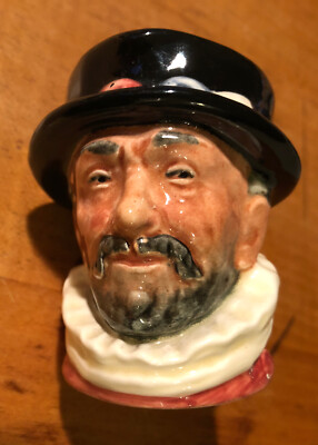VINTAGE DOULTON & CO 1947 CHARACTER MUG: BEEFEATER MINI 2.5''